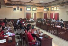 DPRD Tabanan Desak Sosialisasi Skema Baru DTW Tanah Lot “Rapat Pansus VIII DPRD Tabanan membahas skema pengelolaan DTW Tanah Lot bersama OPD terkait”