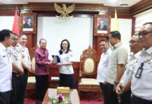 Gubernur Koster Ajak Kepala Imigrasi Bali Perkuat Pengawasan WNA Gubernur Bali Wayan Koster bertemu Kepala Kanwil Ditjen Imigrasi Bali membahas pengawasan dan penertiban warga negara asing di Bali.