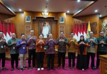 Gubernur Koster Instruksikan Kadis Jadikan Data BPS Rujukan Program Gubernur Bali Wayan Koster menerima audiensi Kepala BPS Bali membahas data ekonomi dan kemiskinan Bali tahun 2025.