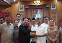 Gubernur Koster Terima Komisi V DPR RI, Infrastruktur Bali Jadi Sorotan Gubernur Bali Wayan Koster menerima kunjungan kerja Komisi V DPR RI di Denpasar membahas infrastruktur Bali.