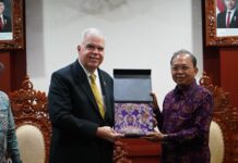 Dubes AS Temui Koster, 270 Ribu Warga Amerika Kunjungi Bali Gubernur Wayan Koster menerima Dubes AS Peter Mark Haymond di Kantor Gubernur Bali, Denpasar