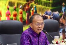 Koster Tegaskan Ekonomi Kerthi Bali Kunci Bali Berdikari Gubernur Bali Wayan Koster membuka High Level Meeting TPID dan TP2DD Provinsi Bali di Denpasar, membahas Ekonomi Kerthi Bali dan pengendalian inflasi daerah.