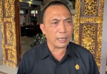 Ribuan Warga Tabanan Terancam Tak Bisa Berobat Ketua DPRD Tabanan I Nyoman Arnawa memberikan keterangan terkait rencana rapat kerja pembahasan penonaktifan PBI BPJS.