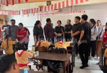 DPRD Tabanan Soroti Perbedaan Menu MBG, Khawatir Ketimpangan Gizi Siswa Ketua Komisi IV DPRD Tabanan I Gusti Komang Wastana saat meninjau pelaksanaan program Makan Bergizi Gratis di SD di Kota Tabanan