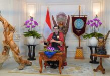 Putri Koster: Disiplin dan Ketulusan Kunci UMKM Bali Naik Kelas Ketua Dekranasda Bali Putri Koster memberikan penjelasan tentang penguatan UMKM Bali berlandaskan disiplin, kejujuran, dan ketulusan di Jaya Sabha Denpasar.