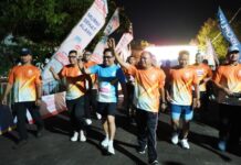 Lepas Sanur Bali Half Marathon 2026, Koster: Hidupkan Pariwisata Gubernur Bali Wayan Koster mengikuti Sanur Bali International Half Marathon 2026 di Pantai Mertasari Sanur Denpasar