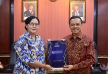 Ombudsman RI Serahkan Opini Pelayanan Publik 2025 ke Pemprov Bali Sekda Bali Dewa Made Indra menerima opini pelayanan publik 2025 dari Ombudsman RI di Denpasar