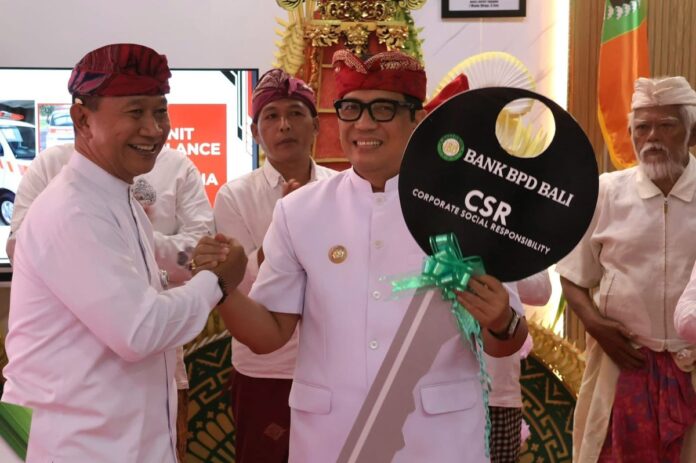 BPD Bali Serahkan Ambulans dan Bedah 6 Rumah untuk Warga Tabanan