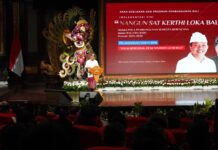Koster Tancap Gas! Pejabat Bali Diperintahkan Bergerak Cepat Gubernur Bali Wayan Koster memberi briefing kepada pejabat Pemprov Bali di Denpasar
