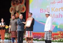 Gubernur Koster Tutup Bulan Bahasa Bali VIII, Siap Lebih Inovatif di 2027 Gubernur Bali Wayan Koster menutup Bulan Bahasa Bali VIII Tahun 2026 di Gedung Ksirarnawa Taman Budaya Provinsi Bali dan meluncurkan tema BBB IX 2027.
