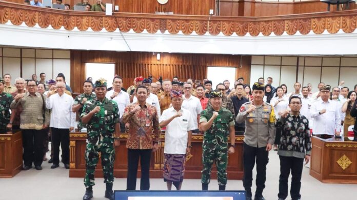 Gubernur Bali Wayan Koster saat ramah tamah bersama tokoh agama dan Forkopimda di Jayasabha Denpasar jelang Nyepi dan Idul Fitri 2026.