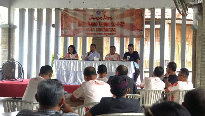 Jumpa pers HUT ke-422 Kota Singaraja oleh Bupati Buleleng I Nyoman Sutjidra membahas parade budaya dan tema Bhinneka Shanti Jagadhita di Buleleng Bali.