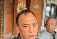 Obat RSUD Tabanan Habis, Ketua DPRD Geram dan Perintahkan Rapat Darurat Ketua DPRD Tabanan I Nyoman Arnawa menanggapi polemik kelangkaan obat di RSUD Tabanan dan memerintahkan rapat darurat dengan pihak rumah sakit.