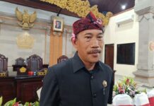 DPRD Tabanan Soroti Vila Nominee, Asing Diduga Kuasai Lahan Ketua Komisi I DPRD Tabanan I Gusti Nyoman Omardani menyampaikan peringatan terkait dugaan praktik nominee kepemilikan vila oleh investor asing dalam rapat kerja di DPRD Tabanan