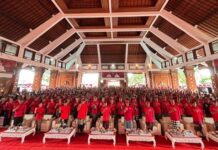 Koster Kukuhkan 5.058 Pengurus PDIP di Tabanan, Perkuat Struktur Partai Wayan Koster kukuhkan ribuan pengurus PDIP di Tabanan