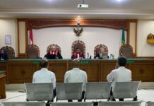JPU Tuntut 3 Terdakwa Korupsi Beras Perumda Dharma Santhika 4 Tahun Penjara Para terdakwa kasus korupsi beras ASN Perumda Dharma Santhika Kabupaten Tabanan menjalani sidang tuntutan di Pengadilan Negeri Tipikor Denpasar