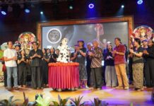 Putri Koster Dorong Teater Bali Lebih Berani dan Inovatif Putri Koster bertemu pelaku teater Bali dalam peringatan Hari Teater Sedunia di Denpasar