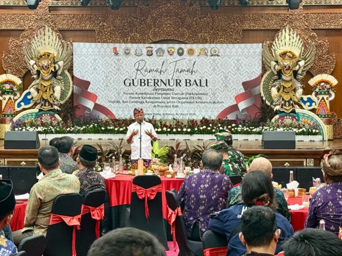 Kemacetan panjang kendaraan pemudik mengular menuju Pelabuhan Gilimanuk, Jembrana, Bali, saat arus mudik Nyepi dan Idul Fitri 2026.