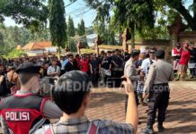 Konflik Tapal Batas Memanas, Warga Sesandan Serbu DPRD Tabanan Warga Desa Sesandan mengadu ke DPRD Tabanan terkait sengketa tapal batas wilayah dengan Desa Buruan