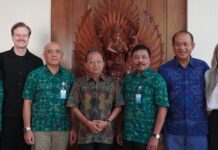 Gubernur Koster Apresiasi RS Kasih Ibu Sembuhkan WNA Norwegia Wayan Koster bertemu pasien WNA di Jayasabha Denpasar
