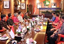 Bupati Sanjaya Dukung Karimun Club Bali Rayakan HUT ke-15 di Tabanan Bupati Tabanan I Komang Gede Sanjaya menerima audiensi panitia Karimun Club Bali terkait pelaksanaan HUT ke-15 Karimun Club Bali 2026 di ruang kerja Bupati Tabanan