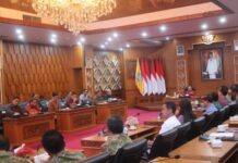 Koster Gebrak Jatiluwih Fun Run 2026, Bali Dibidik Diserbu 10 Ribu Pelari dari Seluruh Dunia Gubernur Bali Wayan Koster memimpin rapat persiapan Jatiluwih Fun Run 2026 bersama ASITA Bali dan Bank Indonesia di Gedung Kertasabha Denpasar