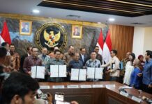 Deal! Koster dan Pemerintah Pusat Mulai Bangun PSEL Juli, 1.200 Ton Sampah Jadi Listrik Gubernur Bali Wayan Koster menandatangani kerja sama pembangunan PSEL di Jakarta