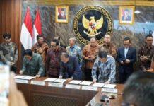 Koster Teken PSEL, Sampah Bali Jadi Energi Listrik Gubernur Bali Wayan Koster menandatangani kerja sama pembangunan PSEL di Jakarta bersama pemerintah pusat