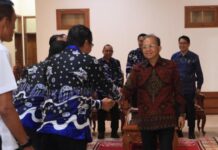 Koster Dukung Sport Tourism ASITA, Target 20 Ribu Peserta Fun Run Gubernur Bali Wayan Koster menerima audiensi ASITA Bali membahas pengembangan sport tourism di Denpasar
