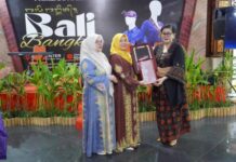Dekranasda Aceh Utara Belajar ke Bali, Putri Koster Bagikan Strategi Bangkitkan Kerajinan Ketua Dekranasda Bali Putri Koster menerima kunjungan kerja Dekranasda Aceh Utara di Pameran IKM Bali Bangkit Denpasar