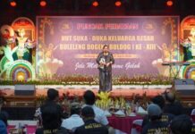 Putri Koster Paparkan Pembangunan Fundamental Bali, Minta BULDOG Solid Kawal Pemerataan Pendamping Gubernur Bali Ny. Putri Koster memberikan sambutan pada HUT ke-13 Keluarga Besar Suka Duka Buleleng Dogen (BULDOG) di Gedung Kerta Sabha Denpasar