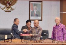 Empat Fraksi DPRD Bali Kompak Dukung Raperda Pariwisata Berkualitas dan Pajak Daerah Rapat Paripurna DPRD Bali saat penyampaian pandangan fraksi terhadap Raperda pariwisata dan pajak daerah di Denpasar