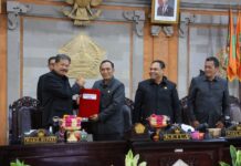 DPRD Tabanan Soroti LKPJ 2025, Tekankan Perbaikan Kinerja Rapat Paripurna DPRD Tabanan saat penyampaian rekomendasi LKPJ Bupati Tahun 2025