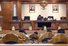Giri Prasta Tegaskan Bali Arahkan Pariwisata Berkualitas dan Pelayanan Publik Lebih Efisien Wakil Gubernur Bali Nyoman Giri Prasta menyampaikan jawaban pemerintah dalam Rapat Paripurna DPRD Bali