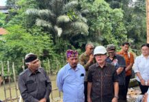 DPRD Tabanan Warning Investor: Investasi Jangan Sampai Tabrak Aturan Anggota DPRD Tabanan mendampingi sidak proyek pembangunan Amazon Junggle Vila by Coco di Desa Cepaka