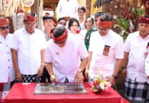 Sanjaya Resmikan Padmasana RSUD Singasana, Tekankan Spirit Yadnya dalam Pelayanan Kesehatan Bupati Tabanan I Komang Gede Sanjaya menghadiri Karya Pemelaspasan Agung lan Ngenteg Linggih Ring Padmasana RSUD Singasana.
