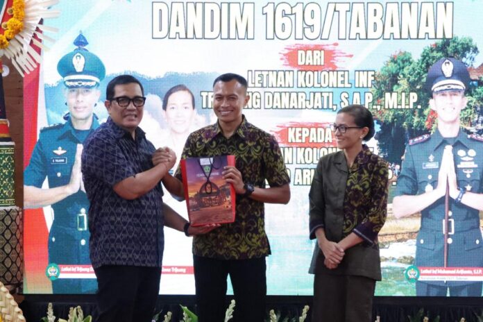 Bupati Tabanan menghadiri lepas sambut Dandim 1619 Tabanan