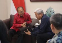 Koster dan Konjen China Bahas PSEL hingga Ekspor Bali Gubernur Bali Wayan Koster bertemu Konsul Jenderal Republik Rakyat Tiongkok H.E. Zhang Zhisheng di Denpasar membahas kerja sama strategis Bali–Tiongkok