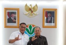 Koster dan Menteri LH Bahas PSEL hingga Penanganan Sampah Bali Gubernur Bali Wayan Koster bertemu Menteri Lingkungan Hidup Mohammad Jumhur Hidayat di Jakarta membahas penanganan sampah Bali