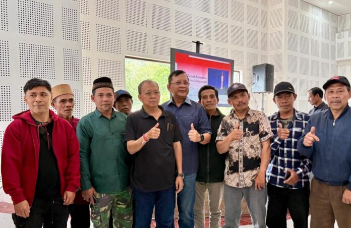 Gubernur Bali Wayan Koster bertemu warga terkait pengembangan Turyapada Tower