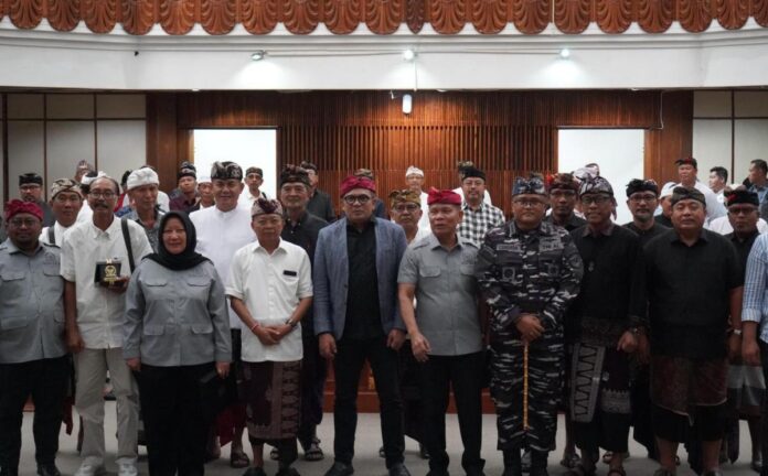 Gubernur Bali Wayan Koster menerima kunjungan kerja Badan Legislasi DPR RI terkait pembahasan RUU Masyarakat Hukum Adat di Kantor Gubernur Bali