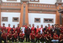 Koster Dukung PS Badung Tampil Maksimal di Liga 4 Nasional Gubernur Bali Wayan Koster menerima pemain dan ofisial PS Badung di Jayasabha Denpasar menjelang putaran nasional Liga 4.
