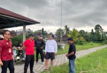 Viral di Medsos, Ketua DPRD Tabanan Soroti Kondisi Memprihatinkan Lapangan Umum Penebel Ketua DPRD Tabanan I Nyoman Arnawa meninjau kondisi Lapangan Umum Penebel yang mengalami kerusakan dan minim perawatan
