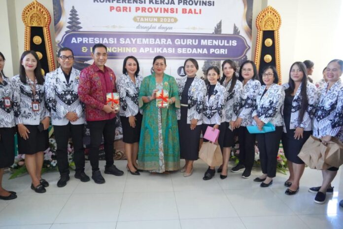 Ny. Putri Koster menghadiri Konferensi Kerja Provinsi PGRI Bali 2026 di Denpasar dan mendorong guru meningkatkan kompetensi serta literasi digital