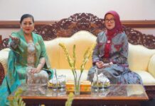 Putri Koster dan Dekranasda NTB Bahas Masa Depan Tenun Nusantara Ny. Putri Suastini Koster menerima kunjungan Ketua Dekranasda NTB Sinta Agathia Iqbal di Pameran IKM Bali Bangkit Denpasar