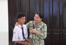Ny. Seniasih Giri Prasta Ingatkan Pelajar Bijak Gunakan Medsos Ny. Seniasih Giri Prasta saat memberikan sosialisasi pencegahan kekerasan terhadap anak di SMPN 5 Amlapura