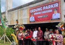 Gedung Parkir Bertingkat Jayaning Singasana Resmi Beroperasi, Tabanan Bidik PAD Rp240 Juta per Tahun Peresmian Gedung Parkir Bertingkat Jayaning Singasana di Jalan Diponegoro, Tabanan