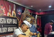 Lomba Barista Kopi Bali 2026 Tampilkan Talenta Muda Terbaik Peserta Lomba Barista Kopi Bali 2026 menunjukkan kemampuan meracik kopi dalam ajang Bulan Bung Karno di Bali.