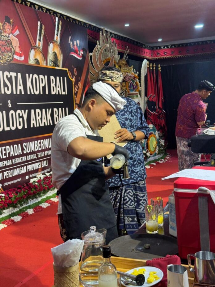 Peserta Lomba Barista Kopi Bali 2026 menunjukkan kemampuan meracik kopi dalam ajang Bulan Bung Karno di Bali.