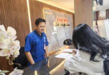 Perumda TAB Tabanan Buka Gebyar Sambungan Air Murah Rp1,2 Juta Jelang Galungan Petugas Perumda TAB Tabanan memberikan informasi Gebyar Sambungan Air Minum Murah